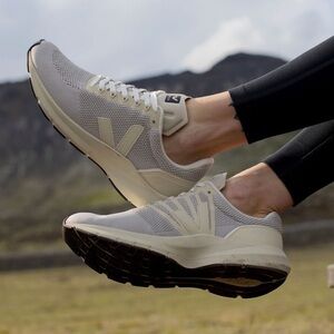 New in box
Veja Marlin v-knot running shoes
Chalk/Pierre/natural